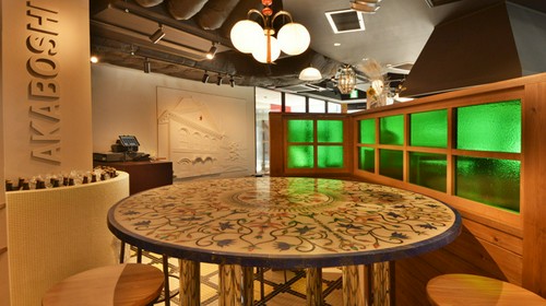 気軽にお楽しみ頂ける立ち飲みスペースも◎