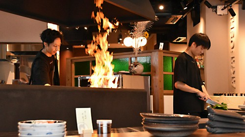 躍動感あふれるカウンター席