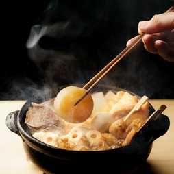 【アツアツおでん】味しみ大根、卵、肉の旨みあふれる茹でタン、焼き鳥おでんなど定番から変わり種まで！