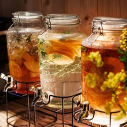 【飲み放題メニュー豊富】セルフフリーフロー形式です♪