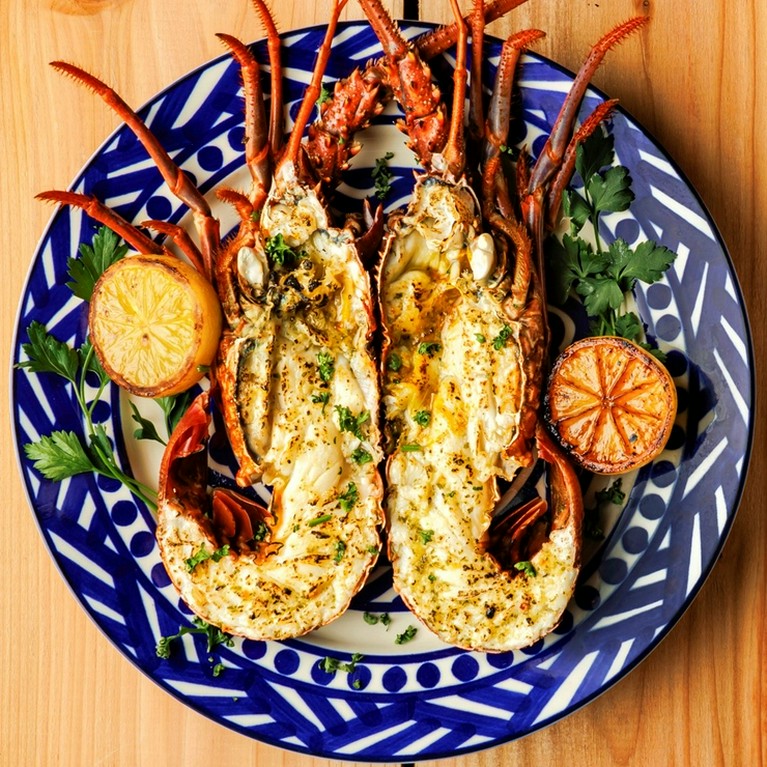 豪華な伊勢エビのグリルも！