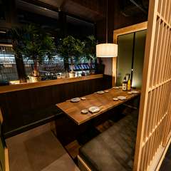 少人数から大人数まで対応可能な個室