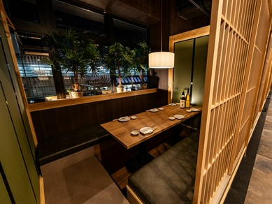 少人数から大人数まで対応可能な個室