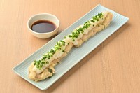 越後もち豚の薄衣の天婦羅をおろしポン酢でお召し上がりください。