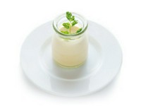 ふんわりと日本酒の優しい香りがする極上のプリンです。