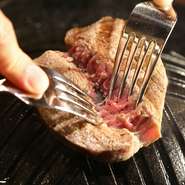 さまざまな伝統・文化が根付く京都で、日本が誇る食材である和牛と、良質な素材を活かした日本の焼肉文化を堪能。国内外からのお客様のおもてなしにもぴったりなお店です。