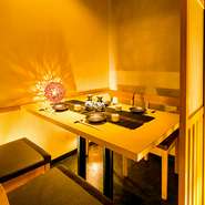 全席個室で完備。大人がゆっくりできる空間であることをテーマに、和をモダンに表現した清潔感ある店内。