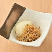 京都名物の山椒がピリッと効いたちりめんと大根おろしの相性をお楽しみください。