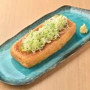 新潟県栃尾市で一枚一枚手づくりした伝統の味栃尾油揚げ。その大きさは通常の油揚げの約3倍もあります。口に入れるとパリッとした歯ざわりと適度な弾力があります。ここでしか味わえない美味しさをご堪能ください。