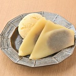 京八つ橋をバニラアイスと一緒にお召し上がりください。