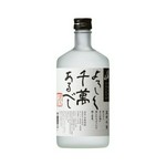 日本酒「八海山」の醸造技術を取り入れ、清酒酵母と黄麹を使用した「三段仕込み」を行っています。発酵途中に清酒粕を加え、ほのかに吟醸酒を思わせる香りのあるモロミから減圧蒸留した貯蔵年数2年以上の焼酎です。