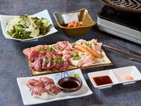 定番＆人気メニュー目白押しのお得コース。はじめて【肉屋　文月】を利用される方から、常連客までオススメできる贅沢なコースです。