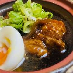 とろけるような食感と、しっかり旨みが染み込んだ角煮のコクが絶品の『イベリコ豚角煮』