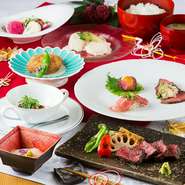 ・和牛4種（和牛寿司、牛炙り寿司、ローストビーフ、和牛生うに巻き）
・和牛の一品
・季節のサラダ
・霜降り赤身の一口しゃぶしゃぶ　
・和牛ステーキ
・ガーリックライス
・味噌汁
・デザート
