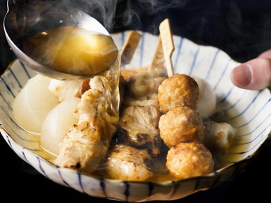 【アツアツおでん】味しみ大根、卵、肉の旨みあふれる茹でタン、焼き鳥おでんなど定番から変わり種まで！