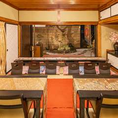 和の趣を感じる、日本庭園を眺められる特別な座敷席