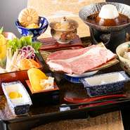 スパイシースープと豚骨スープで表現した赤富士をA５和牛と季節の野菜のしゃぶしゃぶ御膳