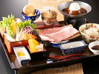 スパイシースープと豚骨スープで表現した赤富士をA５和牛と季節の野菜のしゃぶしゃぶ御膳