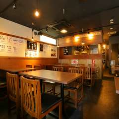 割烹居酒屋テイストの店内は、カジュアルなデートにも最適