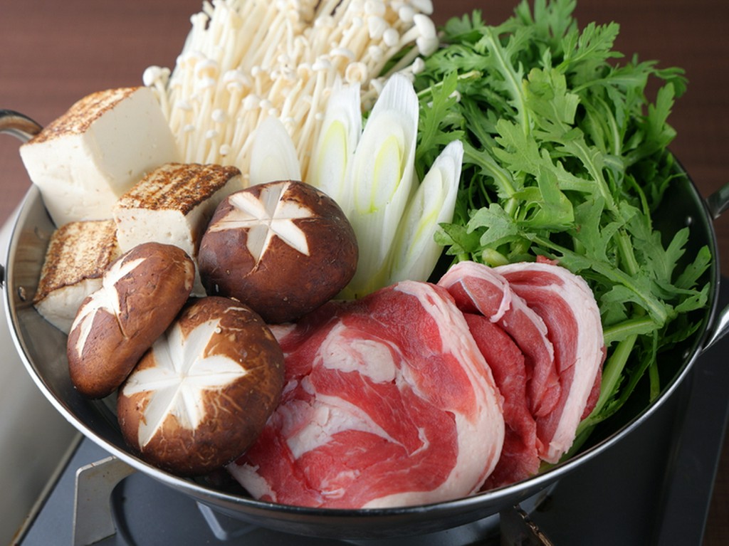 ラム料理・鍋からおつまみ系まで多彩な『逸品』