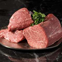 肉質や鮮度などを見極め買い付ける国産のブランド牛