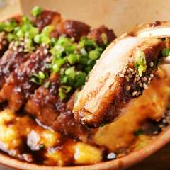 厳選素材が織りなす人気の味、“卵でとじないカツ丼”