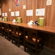 多くの飲食店が立ち並ぶ名古屋市中区大須にあり、観光スポットとしても名高い万松寺の裏側に建つカツ丼専門店。食券システムを採用しているので、一人でも訪れやすいのが魅力です。