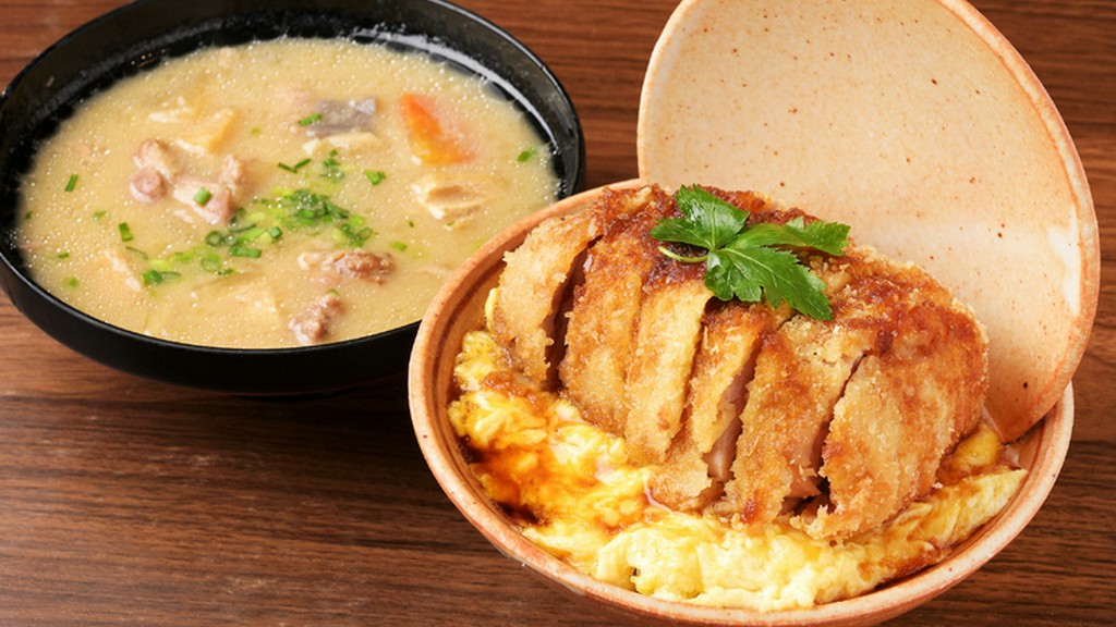 ふわふわトロトロの卵の上に揚げたてサクサクのカツをのせた『至高のかつ丼』
