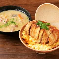ふわふわトロトロの卵の上に揚げたてサクサクのカツをのせた『至高のかつ丼』