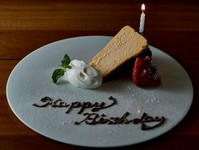 大切な人とのデートや記念日はもちろん、友人の結婚祝い・誕生日祝いにも、事前予約でメッセージ入りバースデープレートをご用意。

贅沢なフレンチと開放感あふれる空間で、心に残る特別なひとときを演出します。