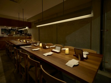 テーブル席8名席×2