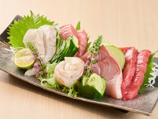味はもちろん見た目も楽しませてくれる『お造り盛り合わせ』