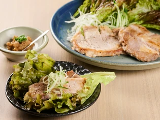 食材の新鮮さと質の高さを確保するため、料理人自ら仕入れを行う