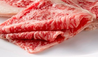 薄切りにしたロース肉を3枚重ねた贅沢な『ミルフィーユロース』