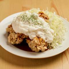 ランチ限定！口に頬張った瞬間に広がる、芳醇な香りとジューシーな食感『鍋屋さんのチキン南蛮』