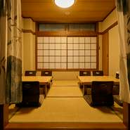 料理にも内装にも、和の風情を大切にしつつも遊び心を取り入れ、気軽に立ち寄れる空間を演出しています。食事の楽しさを感じてもらえるよう、細やかなサービスにも気を配っているそうです。