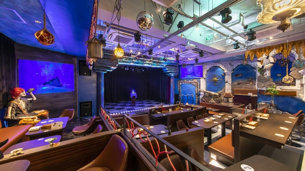 食事の時間をさらに盛り上げてくれる華やかなマジックショー