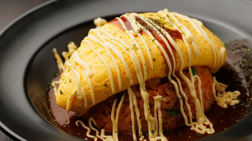 トロリと広がる卵の見た目が美しく、食欲をそそられる『OCEANライスオムレツ』