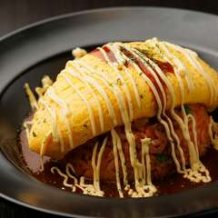 トロリと広がる卵の見た目が美しく、食欲をそそられる『OCEANライスオムレツ』