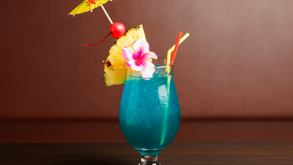 料理とドリンク、どちらも味だけでなく見た目でも喜びを感じる