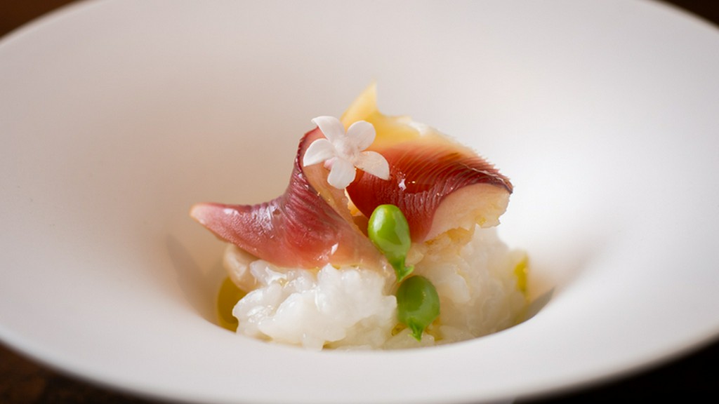 素材の声に耳を傾けた『長万部産北寄貝と十三湖蜆のさがびより「りぞっと」』