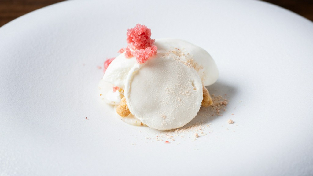 井出農園　雪うさぎ・おおきみ　2種の苺パフェ