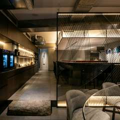 特製炉窯でじっくりと火入れし、素材の真価を味わう