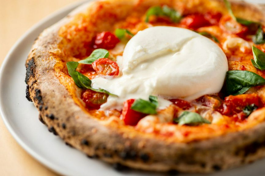 とろけるおいしさが口いっぱいに広がる『とろけるブラータチーズのスペシャルマルゲリータ』(数量限定)