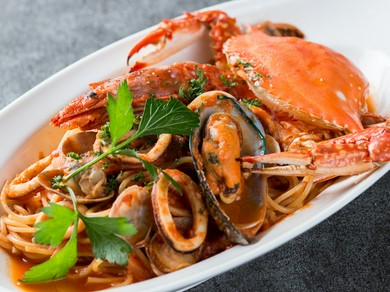 海の旨みが詰まった贅沢な一皿。濃厚な味わいを存分に楽しむ『オリベートのペスカトーレ』