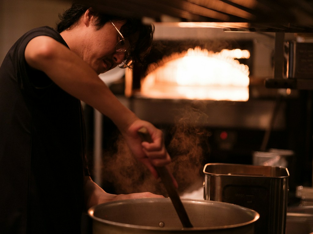 おいしいだけではなく、驚きと喜びで心まで満たされる料理へ