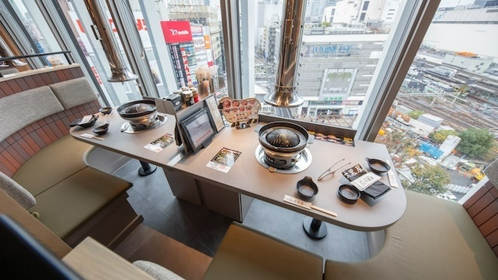 地上10階。都内を一望する開放的な空間