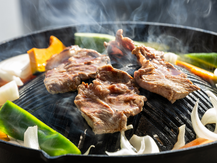 12 hidangan daging domba, menu 16 hidangan (termasuk minuman sepuasnya selama 90 menit, pesanan terakhir 10 menit sebelum tutup)