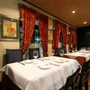 上質な料理はもちろんのこと、店内の落ち着いた雰囲気が大人な2人にぴったり。おいしい鍋料理で、心までほっとできるひとときとなるでしょう。初めてのデートから記念日まで、どんな日にもふさわしい一軒です。