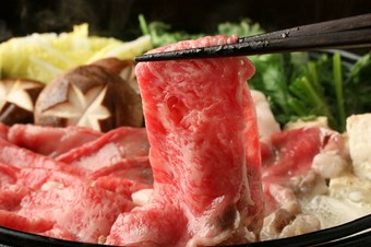鍋から広がる香りと、とろける一口がたまらない『すき焼き』